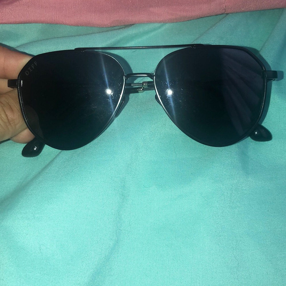 black kid diff sunglasses